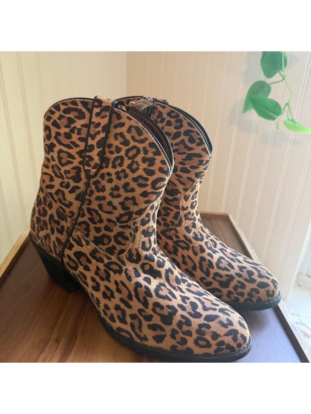 Ariat Brown Leopard Print Leather Western Ankle Boots Size 7.5B